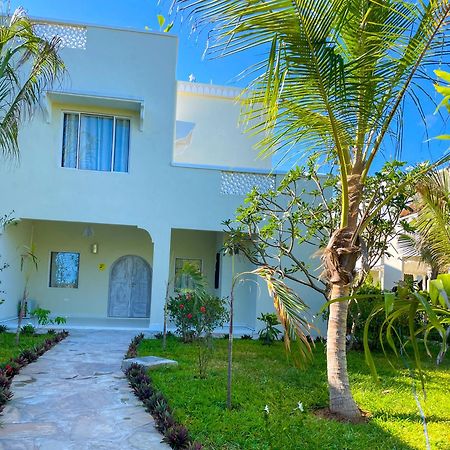 White Villa - Paparemo Beach Watamu Exteriör bild