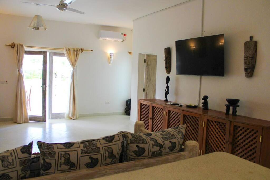 White Villa - Paparemo Beach Watamu Exteriör bild