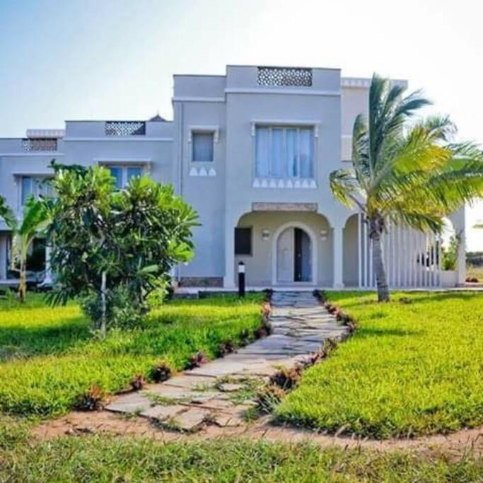 White Villa - Paparemo Beach Watamu Exteriör bild
