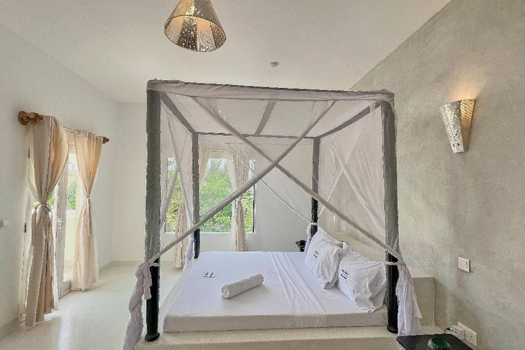 White Villa - Paparemo Beach Watamu Exteriör bild