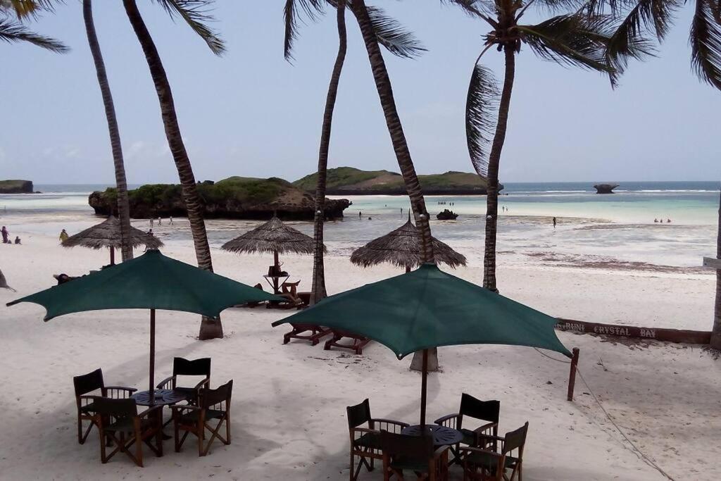White Villa - Paparemo Beach Watamu Exteriör bild