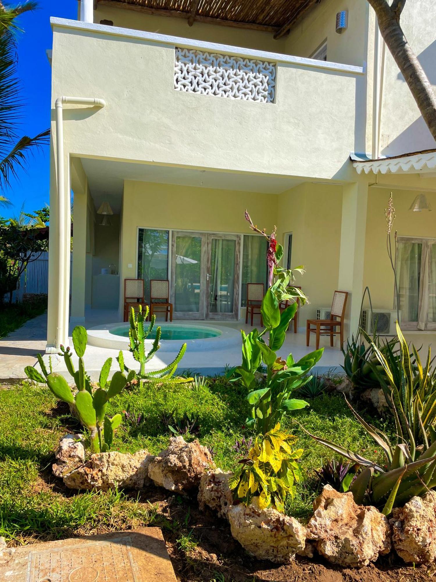White Villa - Paparemo Beach Watamu Exteriör bild